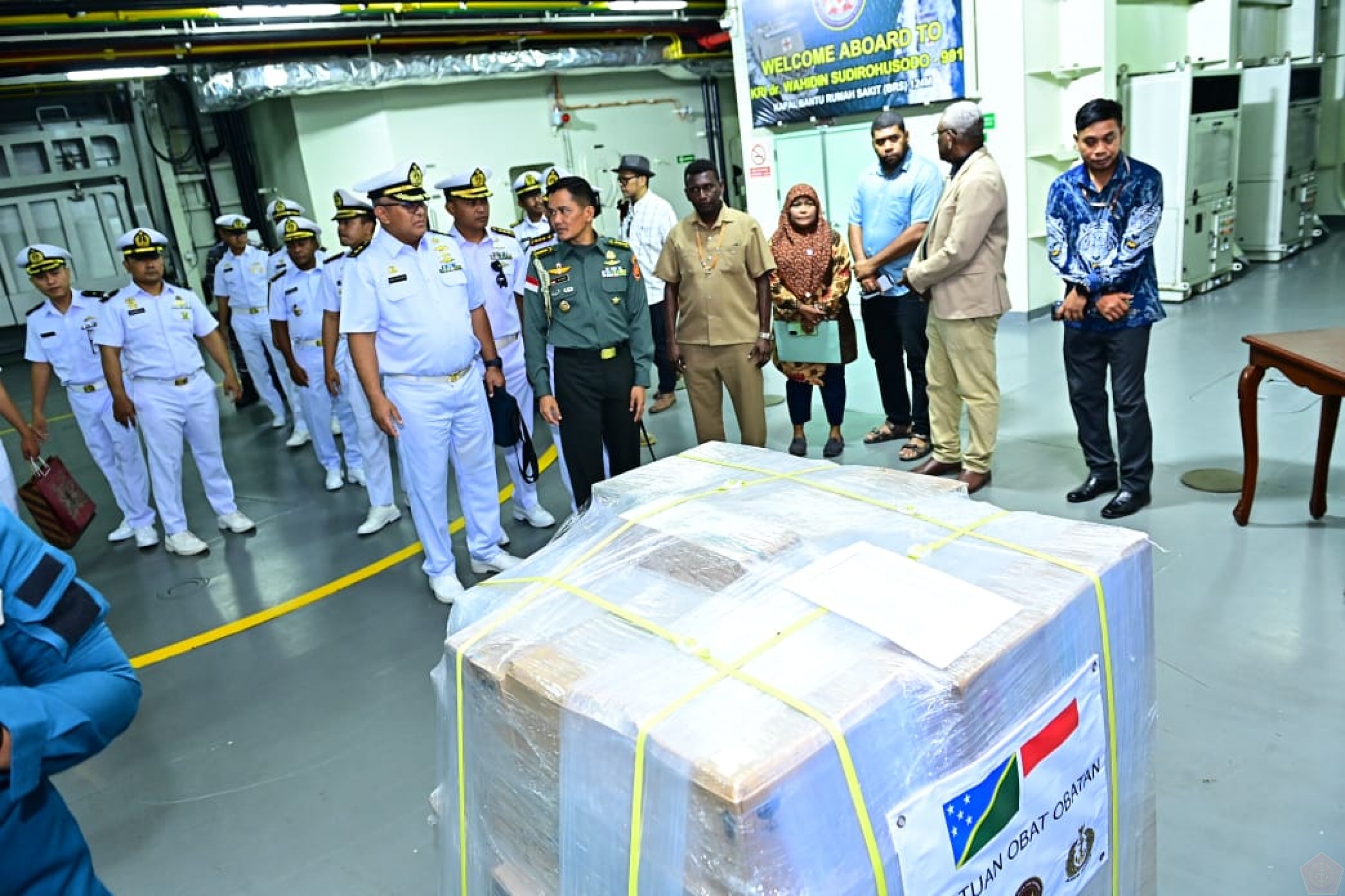 The Port Visit 2024 Task Force delivered essential medical supplies to the Solomon Islands aboard KRI dr. Wahidin Sudirohusodo (WSH-991) vessel on Saturday (26/10/2024) at Honiara's dock.
