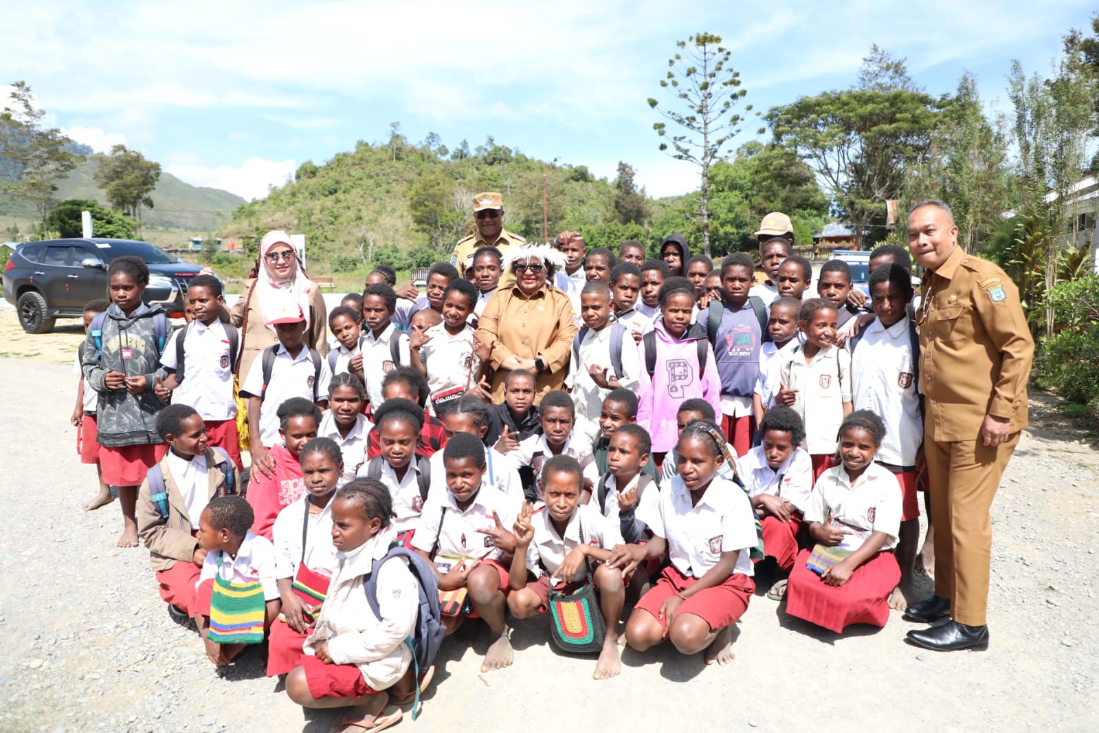 Vice Minister of Home Affairs Ribka Haluk socialized the Free Nutritious Meals (MBG) program in Jayawijaya Regency, Papua Pegunungan on Monday (11/18/2024).