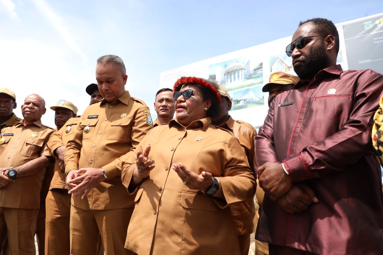 Vice Minister of Home Affairs Ribka Haluk continues to accelerate development in the New Autonomous Region of Papua.